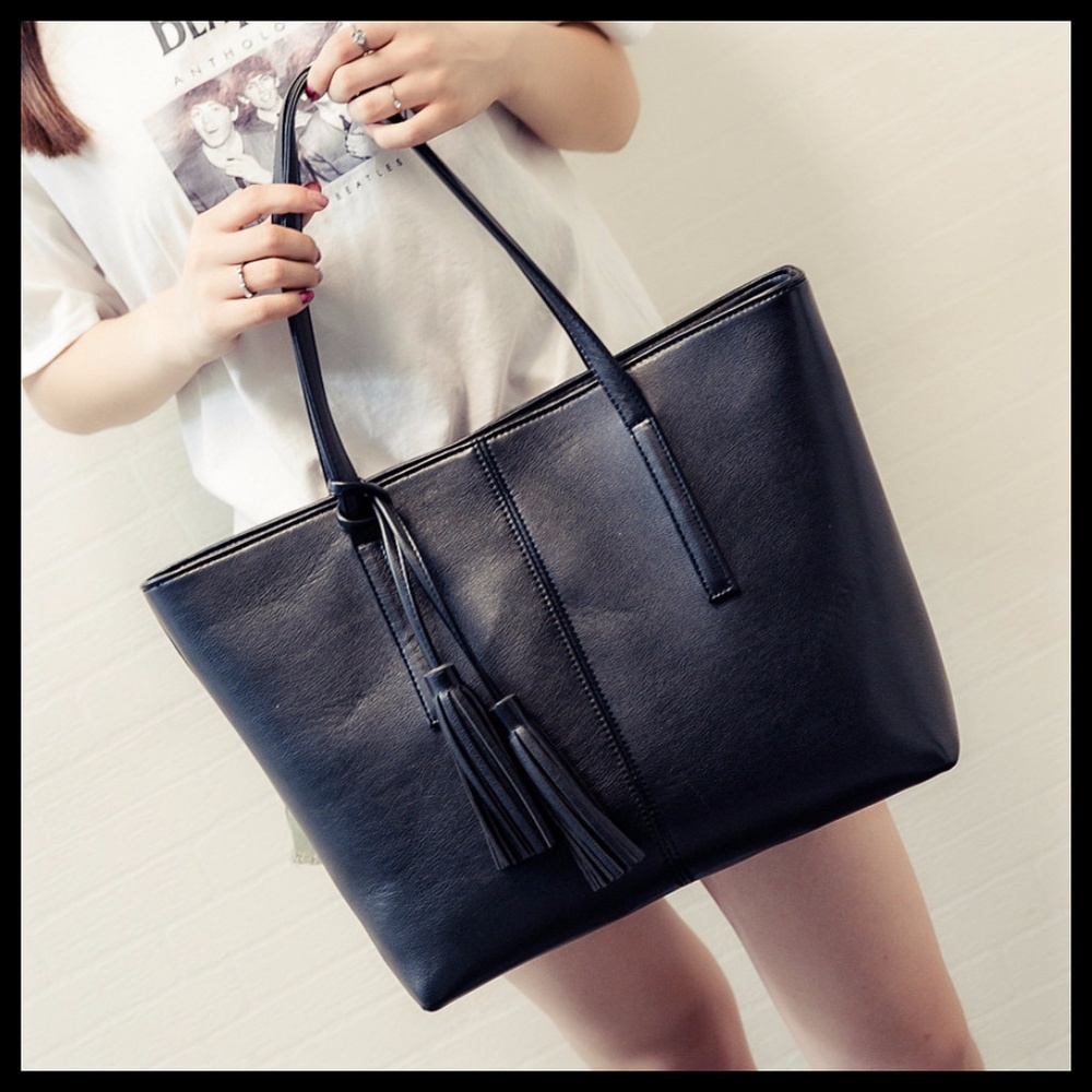 NEW RENATA Shoulder Bag - Picture 6 of 8